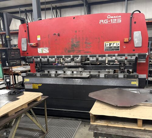 138 Ton, Amada #RG-125, CNC press brake, 10' overall, 3.9" stroke, 3-Axis, NC9-EX II, tool holders, 1999 - Image 1