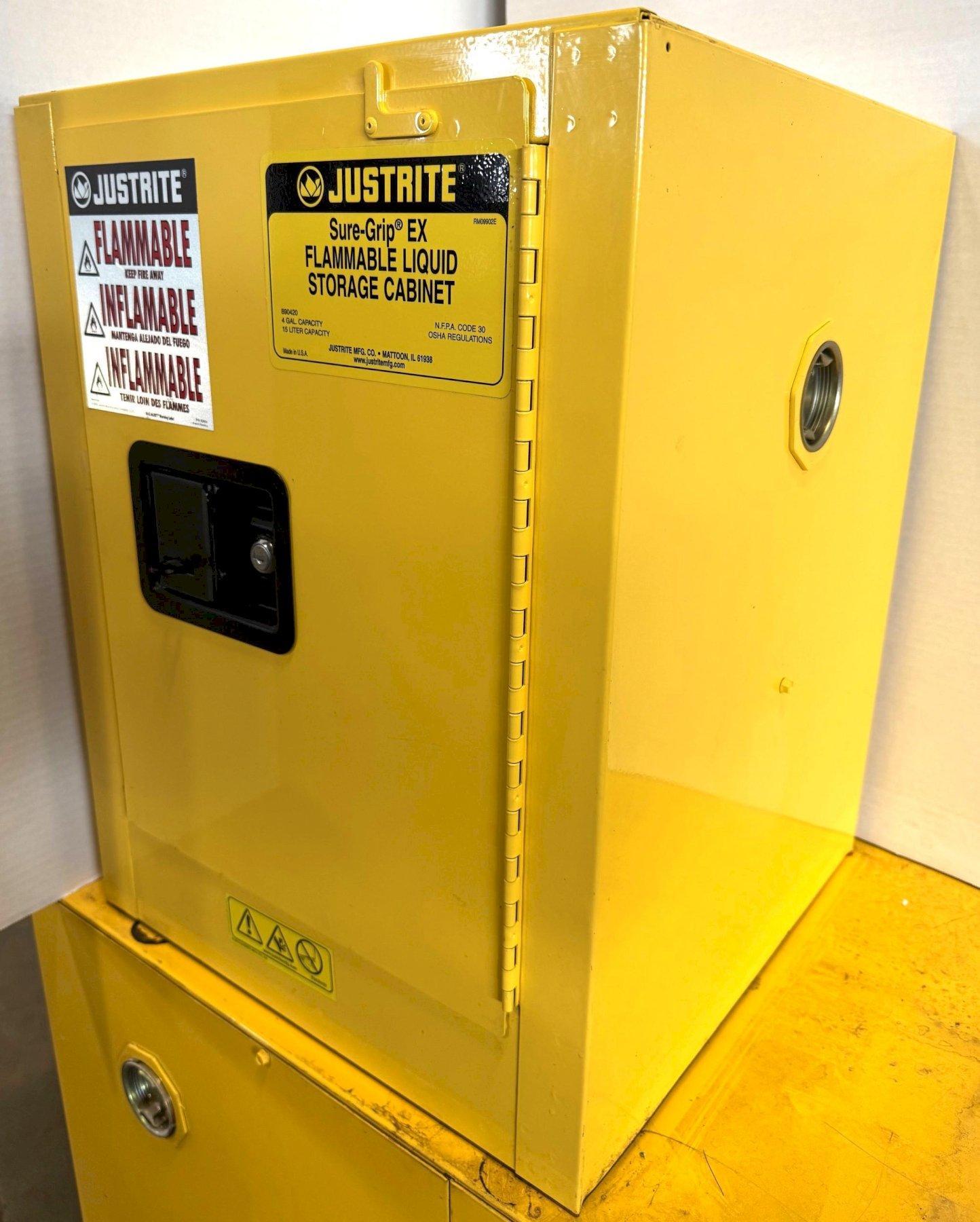 Justrite #890420, sure-grip ex flammable liquid storage cabinet, 22" H x 17" W x 17" D, 4 gallon capacity - Image 1
