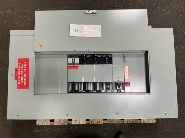 225 Amp. General Electric, CCB panelboard, 480Y/277 Volts, 3 phase, 4 wire - Image 3
