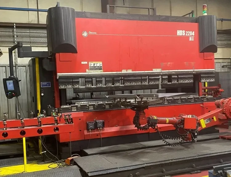240 Ton, Amada #HDS2204NTW, CNC press brake, 14' overall, robotic loader, Astro 165W NT robotic bending system - Image 8