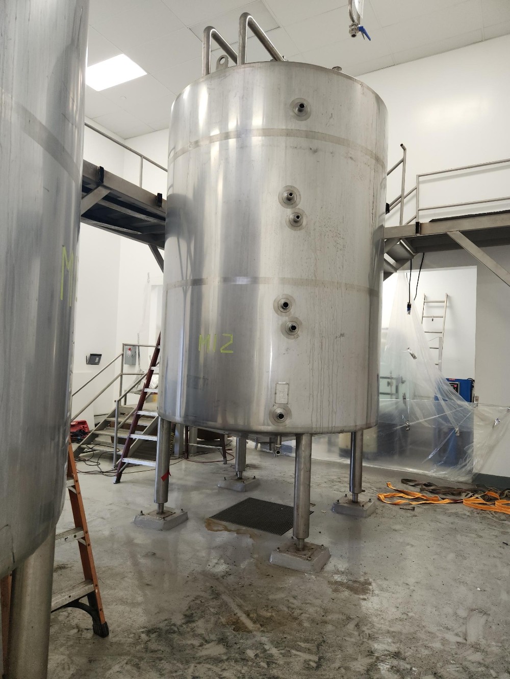 3000 gallon Tanks, 9ft. diameter, Mixer, Heat Jacket (2 available) - Image 1