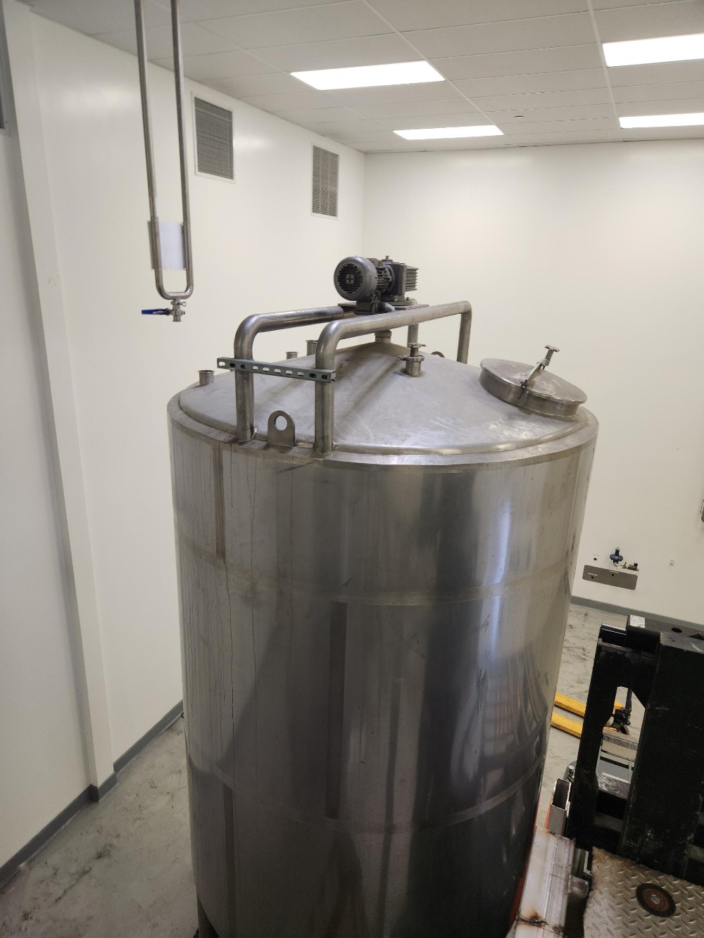 3000 gallon Tanks, 9ft. diameter, Mixer, Heat Jacket (2 available) - Image 3