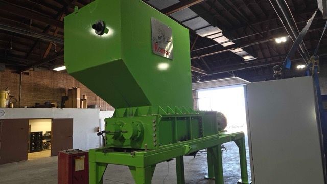 Komar #ES-5236-150, twin shaft shear shredder, counter rotating, anti-jam drive, 150 HP, 2019 - Image 2