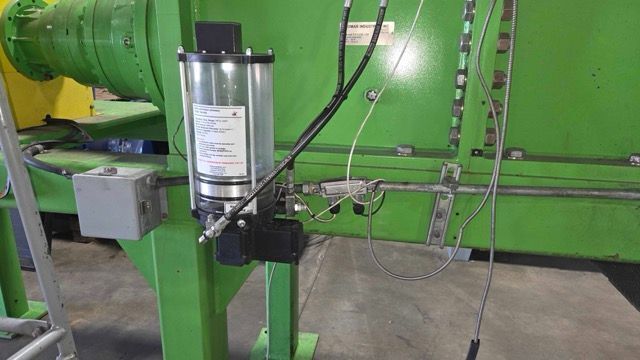 Komar #ES-5236-150, twin shaft shear shredder, counter rotating, anti-jam drive, 150 HP, 2019 - Image 6