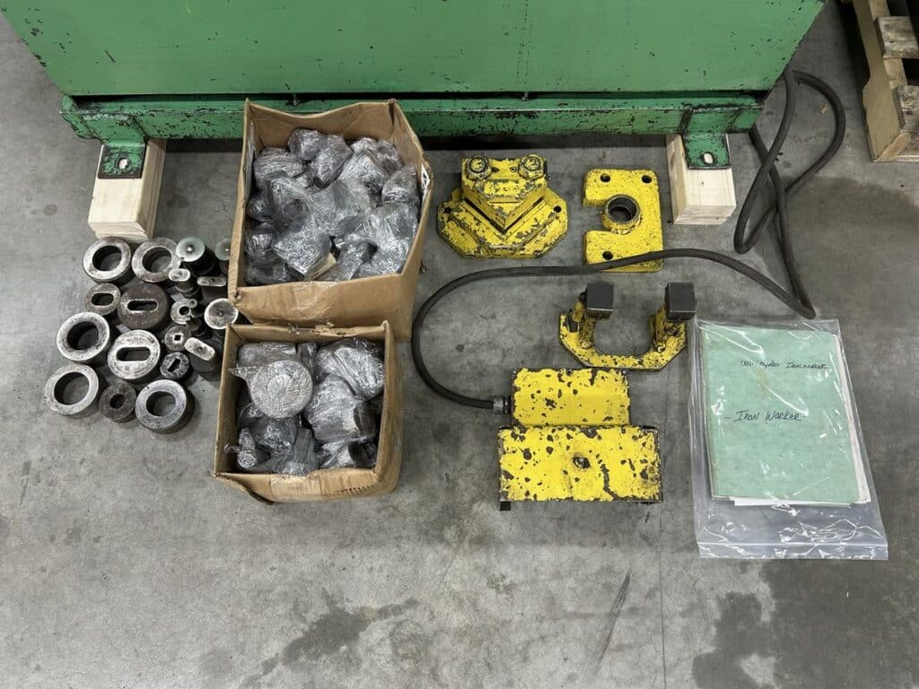 6" x 6" x 1/2" Uni-Hydro #95-24, hydraulic ironworker with tooling, 95 ton, 14" throat, manual - Image 4