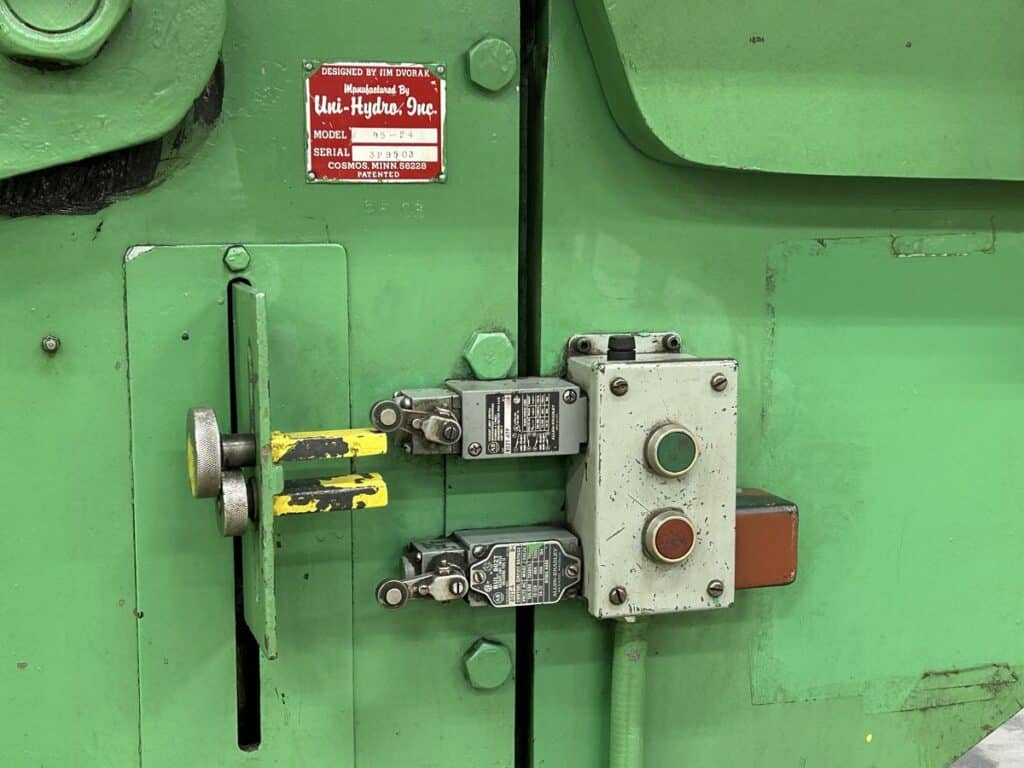 6" x 6" x 1/2" Uni-Hydro #95-24, hydraulic ironworker with tooling, 95 ton, 14" throat, manual - Image 7