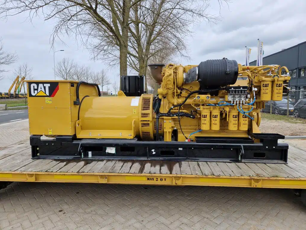 910 KW Caterpillar #C32-Acert, marine diesel generator set, 277/480 Volts, 3-phase, 1333 HP @ 1800 RPM - Image 1