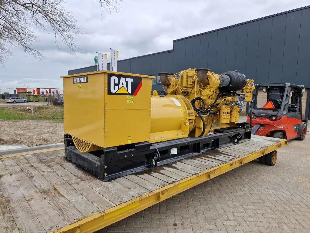 910 KW Caterpillar #C32-Acert, marine diesel generator set, 277/480 Volts, 3-phase, 1333 HP @ 1800 RPM - Image 2