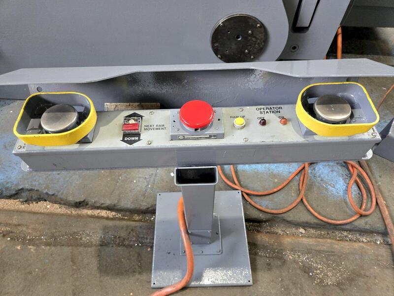 230 Ton, Cincinnati #230AFX12 Autoform, hydraulic press brake, 14' overall, 150" between housing, 10" stroke - Image 4