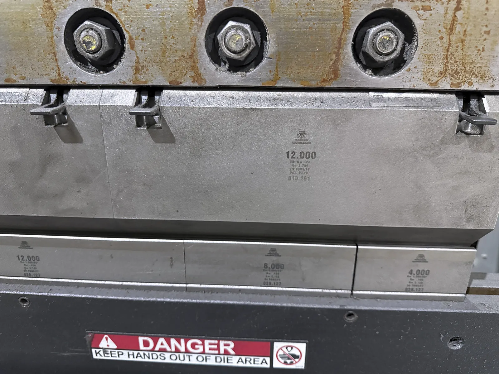 135 Ton, Cincinnati #135T, CNC hydraulic press brake, 12' overall, 126.5" between housing, 8" stroke, 12" - Image 4