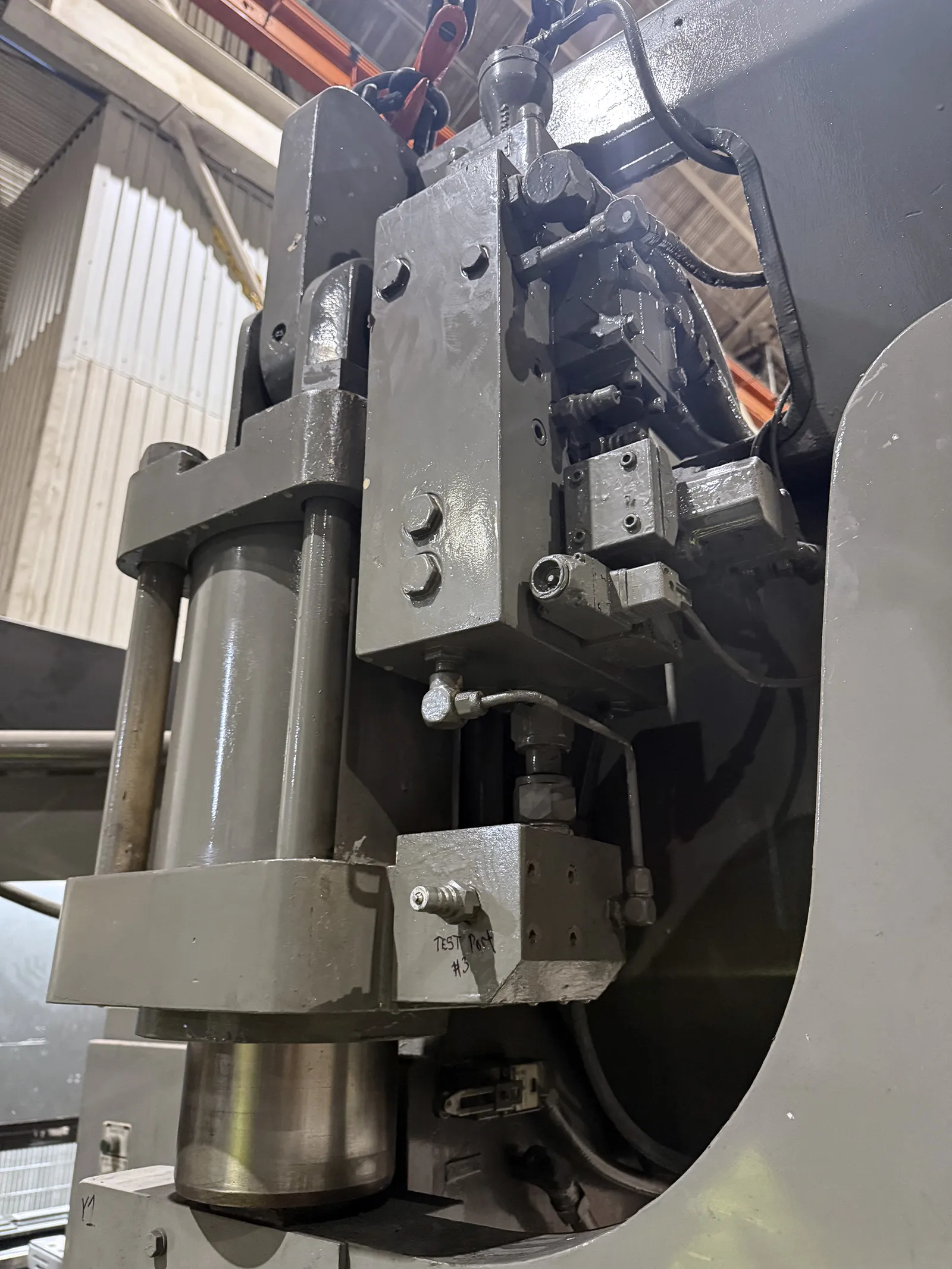 135 Ton, Cincinnati #135T, CNC hydraulic press brake, 12' overall, 126.5" between housing, 8" stroke, 12" - Image 7