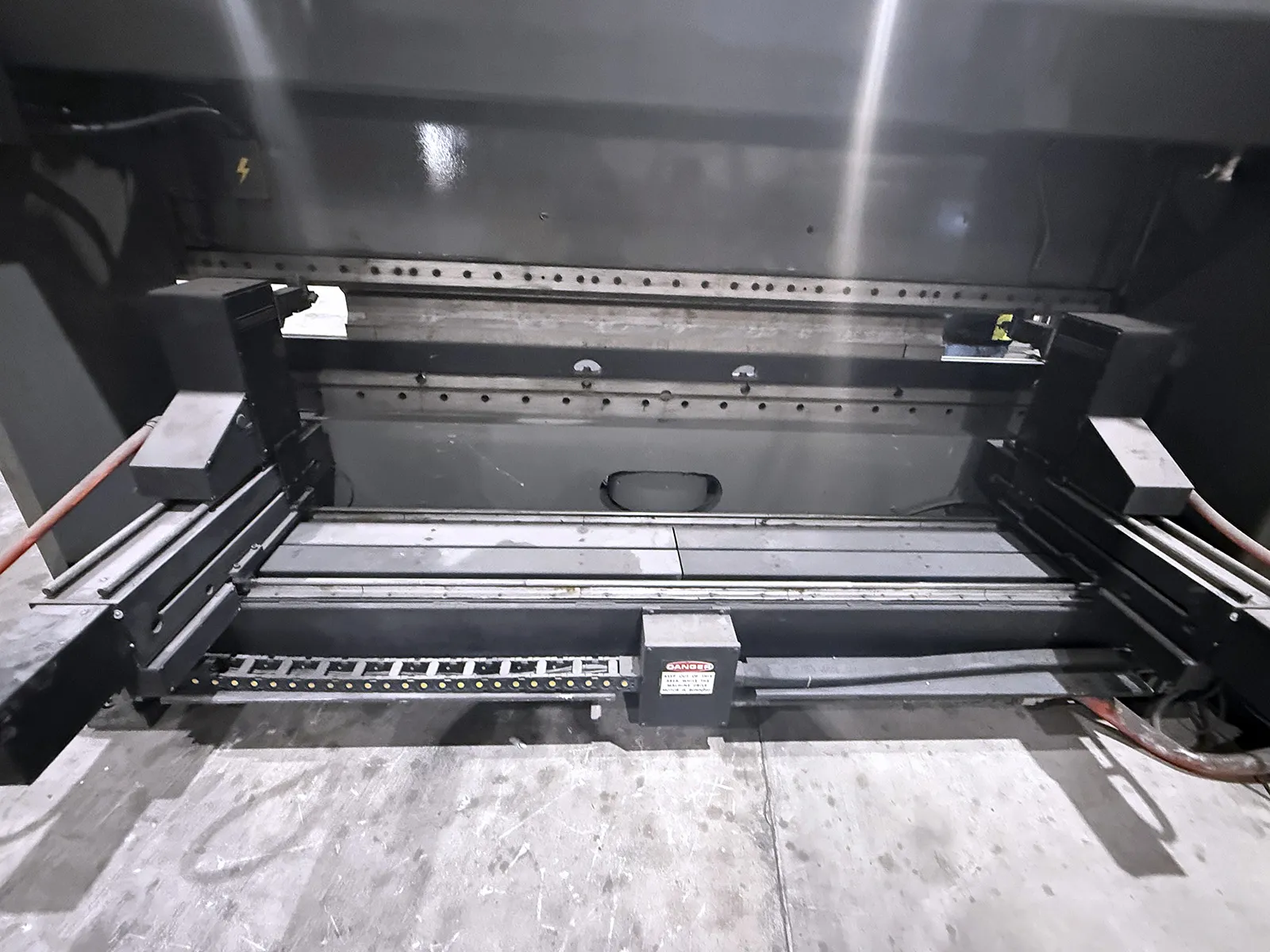 135 Ton, Cincinnati #135T, CNC hydraulic press brake, 12' overall, 126.5" between housing, 8" stroke, 12" - Image 10