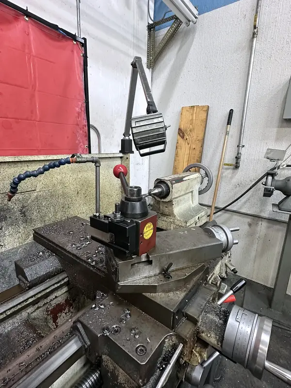 16.9"/25.5" x 40" Select #1640G, manual lathe, 13" 3-jaw chuck, 3.07" bore, Accu-Rite digital read out - Image 3
