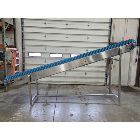 15" wide x 13.5' long Stainless Steel Cleated Slider Bed Incline Belt Conveyor - Image 2