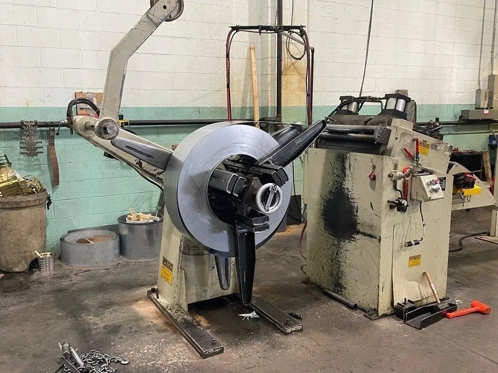 6500 lb. CWP #4R-24/24C, double end reel & powered straightener, 24" x .125" stock - Image 1