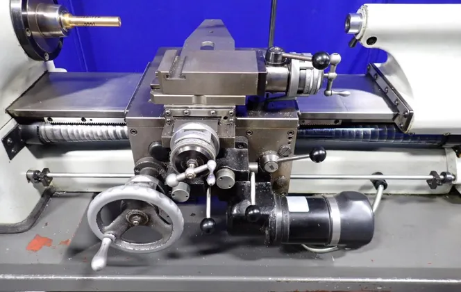 18" x 12" Victor #618-EVS, Lathe, 1" bore, 3.25 HP, tailstock, 440 V. - Image 3