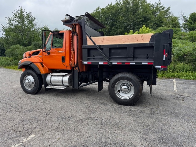 International #7400, diesel dump truck, heavy duty chassis, air brakes, plow included, Allison transmission - Image 5