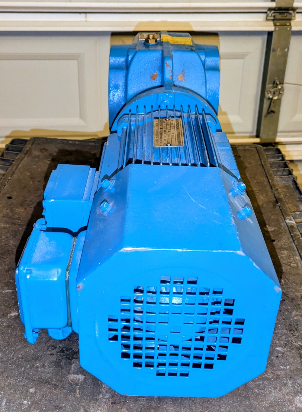Eastwell Gearbox 90 degree helical-bevel with 460V Electric Motor - Image 3