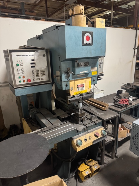 33 Ton, Amada #SPH-30, Single end fabricator punch, 15.8" overall, 3.9" stroke, 20.1" throat, 20.5" daylight - Image 1