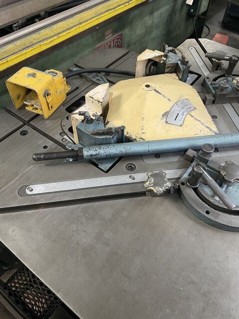 1/8" x 8-5/8" x 8-5/8" Amada #CS-220, hydraulic corner notcher, 10 ton, 3 HP, 10 gauge, foot pedal, 1-shot - Image 2