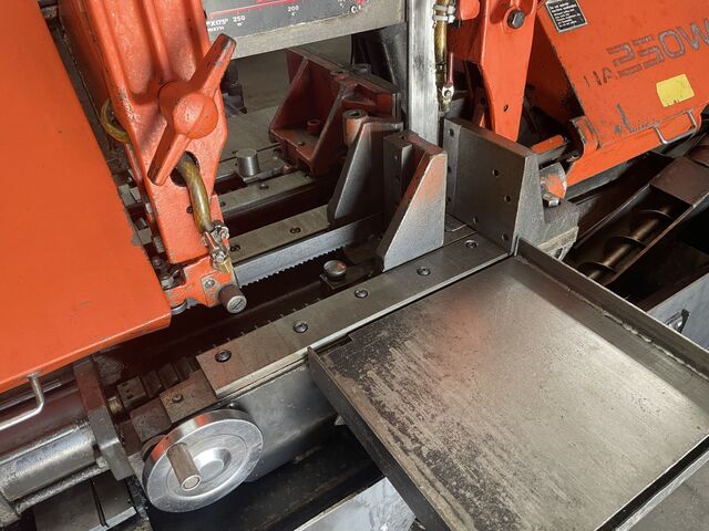 10" x 11" Amada #HA250, Automatic Horiz Bandsaw, 5 HP, 250 FPM, 1" x 0.037" x 11' 6" blade, 1997 - Image 3