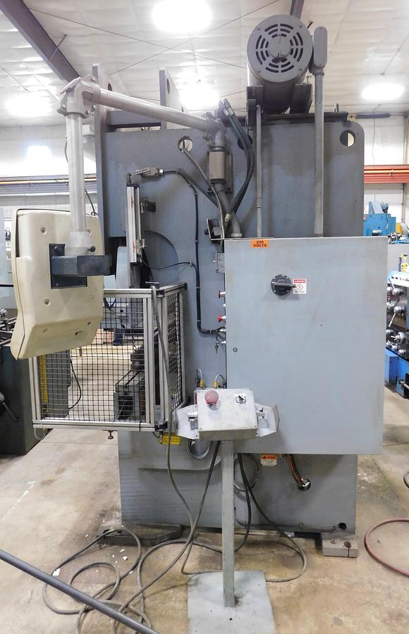 200 Ton, Standard Industrial #AB200-12, CNC hydraulic press brake, 12' overall, 126" between housing, 6" - Image 3