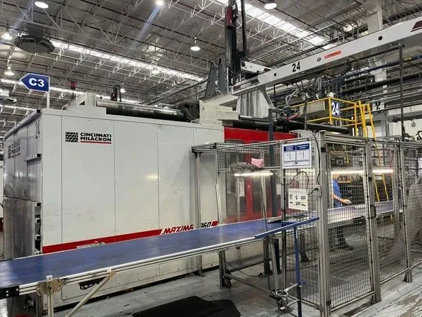 1760 Ton, 540 oz., Cincinnati Milacron #ML-1760-540, 72.2" x 55.3" tie bar spacing, 129.9" daylight, 2007 - Image 1