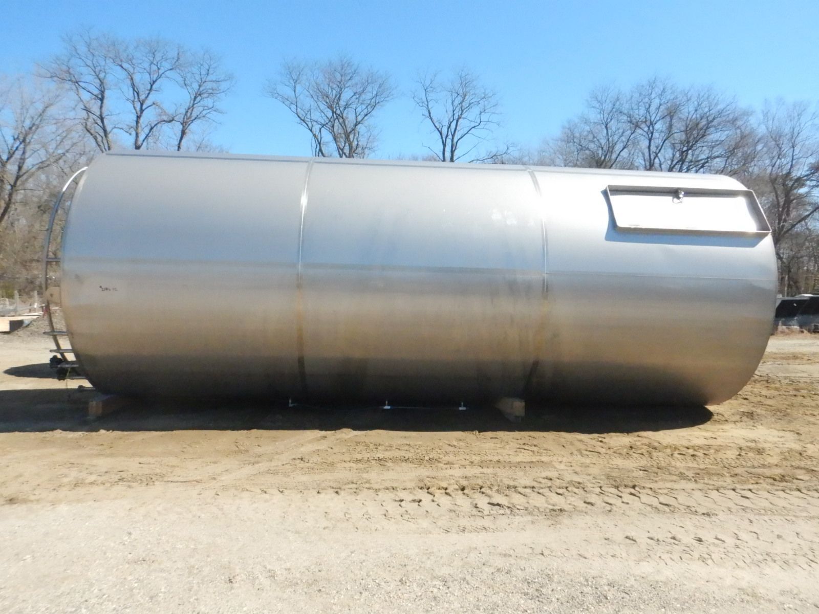 15000 gallon Quality Tank Solutions, Stainless Steel Cone Bottom Jacketed Tank, 11'-6" diameter x 30' T/T - Image 4