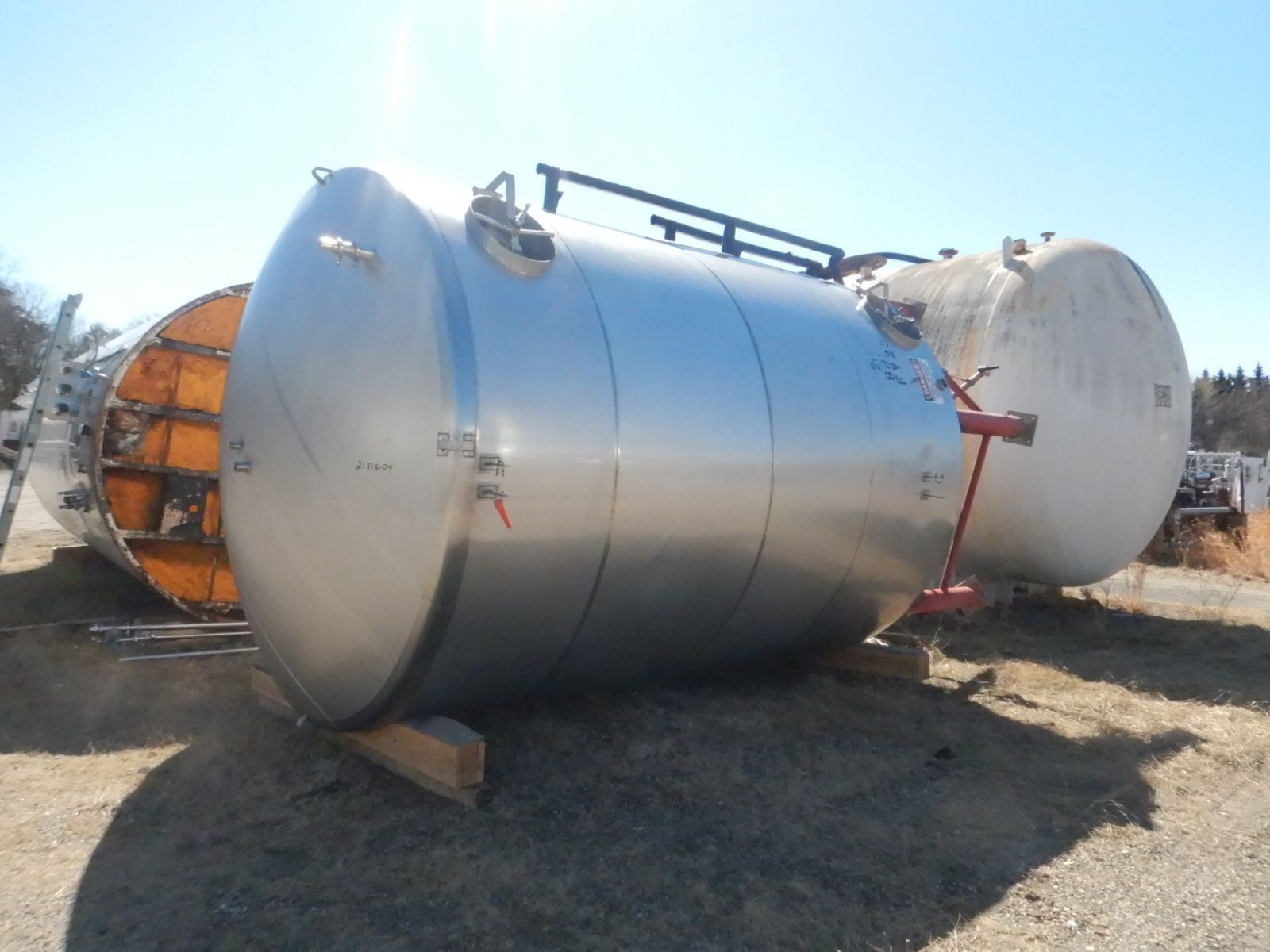 8400 gallon Stainless Steel Jacketed Tank, 10' diameter x 18'-6" height - Image 1