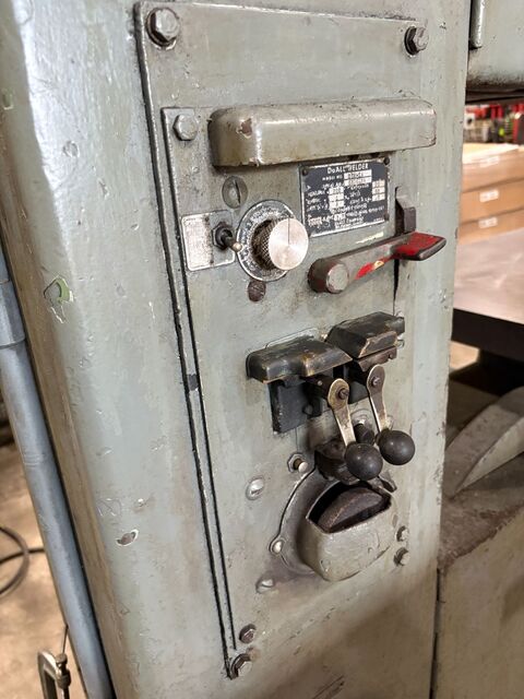 12" Doall #V-26, vertical band saw, w/ butt welder, 30.5" x30.5" table - Image 6