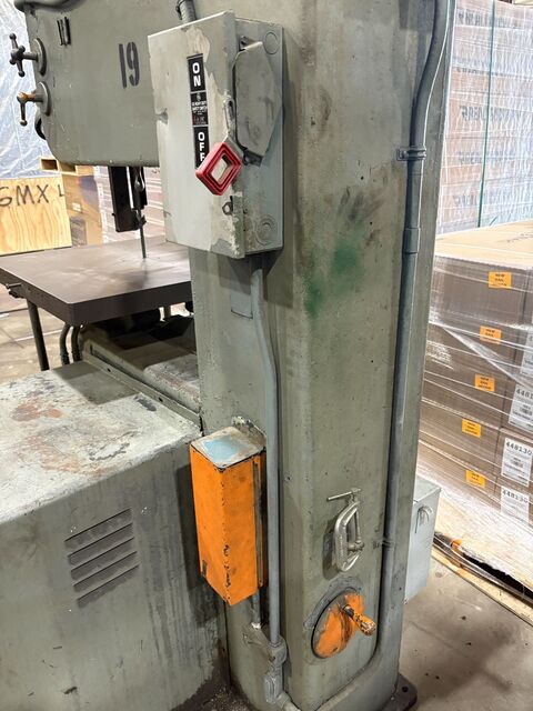 12" Doall #V-26, vertical band saw, w/ butt welder, 30.5" x30.5" table - Image 8