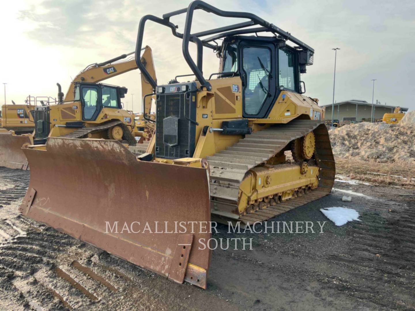 Caterpillar D5 LGP, Crawler Dozer, 2051 hours, S/N: Z6A01542, 2022 - Image 1
