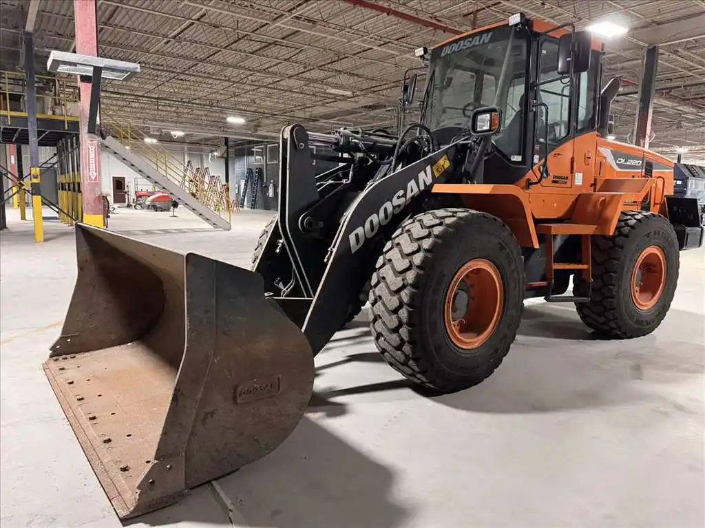 Doosan #DL220-5, wheel loader, 3 cu.yd. bucket, 6-cylinder, 160 HP, 4" bore, 5" stroke, 24.3 MPH, foam filled - Image 1