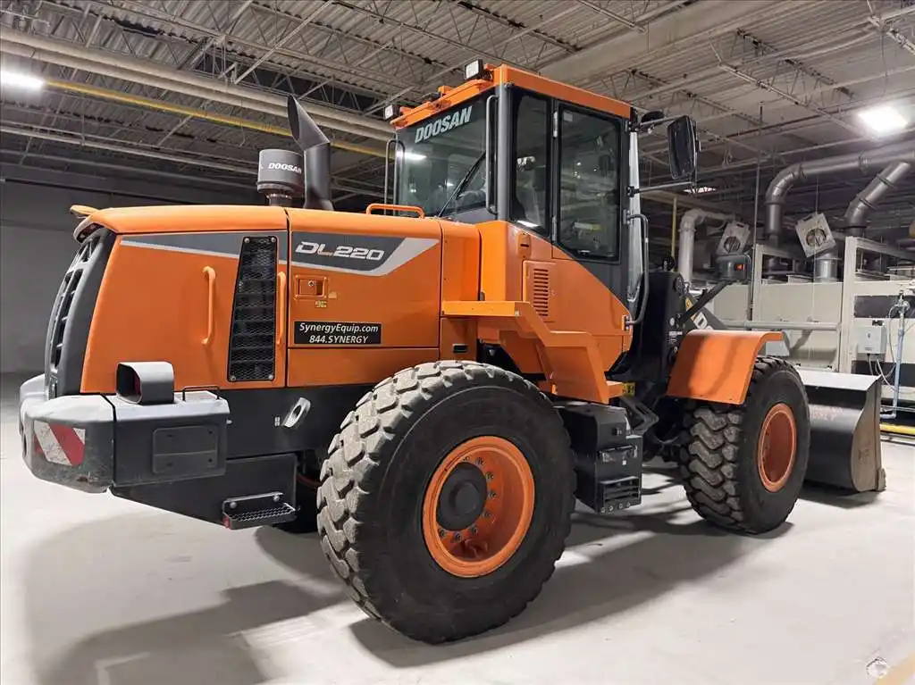 Doosan #DL220-5, wheel loader, 3 cu.yd. bucket, 6-cylinder, 160 HP, 4" bore, 5" stroke, 24.3 MPH, foam filled - Image 3
