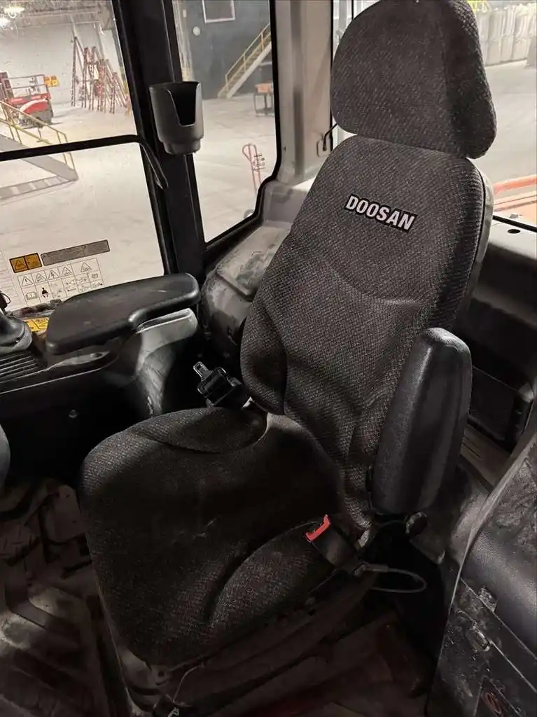 Doosan #DL220-5, wheel loader, 3 cu.yd. bucket, 6-cylinder, 160 HP, 4" bore, 5" stroke, 24.3 MPH, foam filled - Image 7