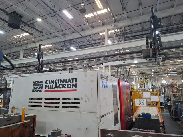 1125 Ton, 232 oz., Milacron #MG-1100-232, horizontal plastic injection molder, 61" x 47.2" tie bar spacing - Image 1