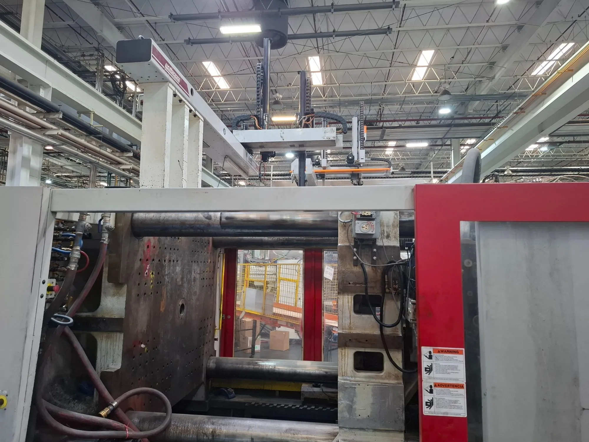 1125 Ton, 232 oz., Milacron #MG-1100-232, horizontal plastic injection molder, 61" x 47.2" tie bar spacing - Image 5