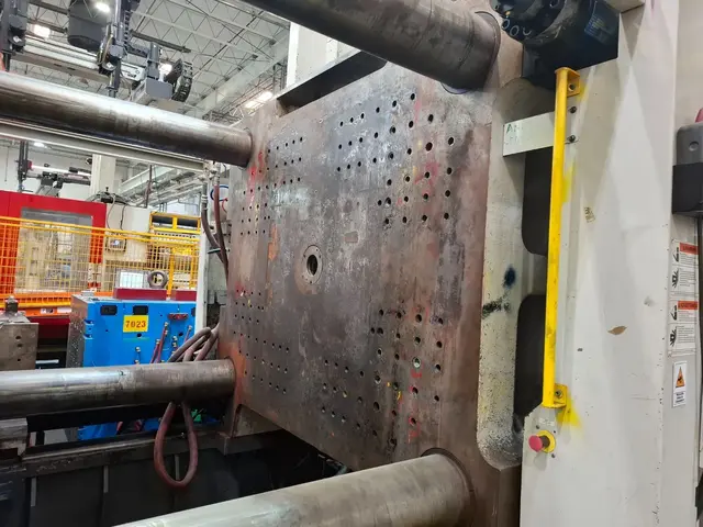 1125 Ton, 232 oz., Milacron #MG-1100-232, horizontal plastic injection molder, 61" x 47.2" tie bar spacing - Image 8