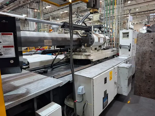 1125 Ton, 232 oz., Milacron #MG-1100-232, horizontal plastic injection molder, 61" x 47.2" tie bar spacing - Image 9