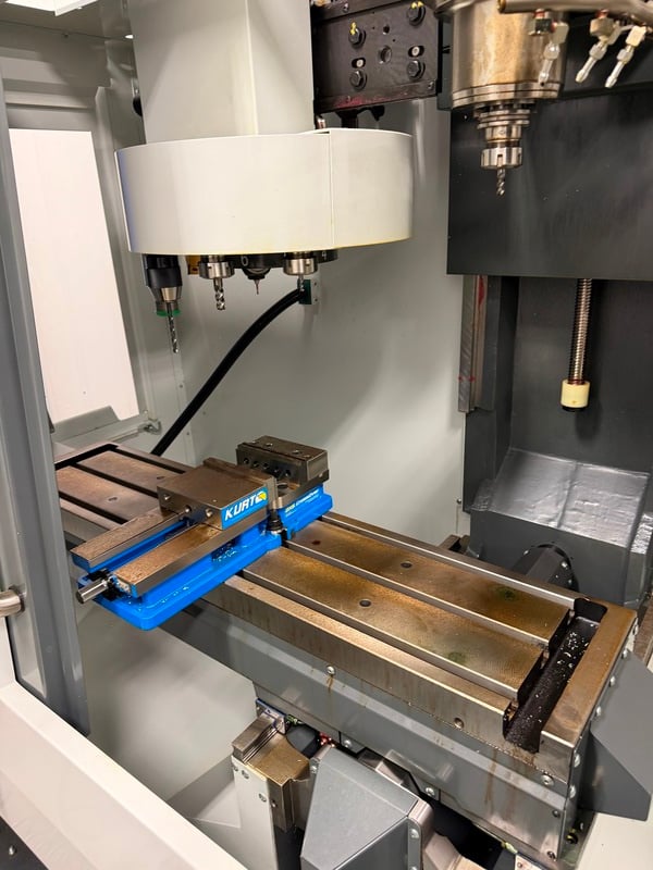 Haas #TM-1P, CNC Vertical Toolroom Mill, 47.8" x 10.5" table, 30" X, 16" Y, 16" Z, 7.5 HP, 6000 RPM, CAT 40 - Image 5