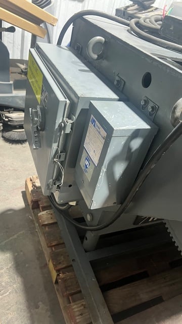 2500 lb. Aronson #HD25A, Welding Positioner w/ Hand Pendant, Forward/Reverse foot pedal, 36" square T-slotted - Image 3
