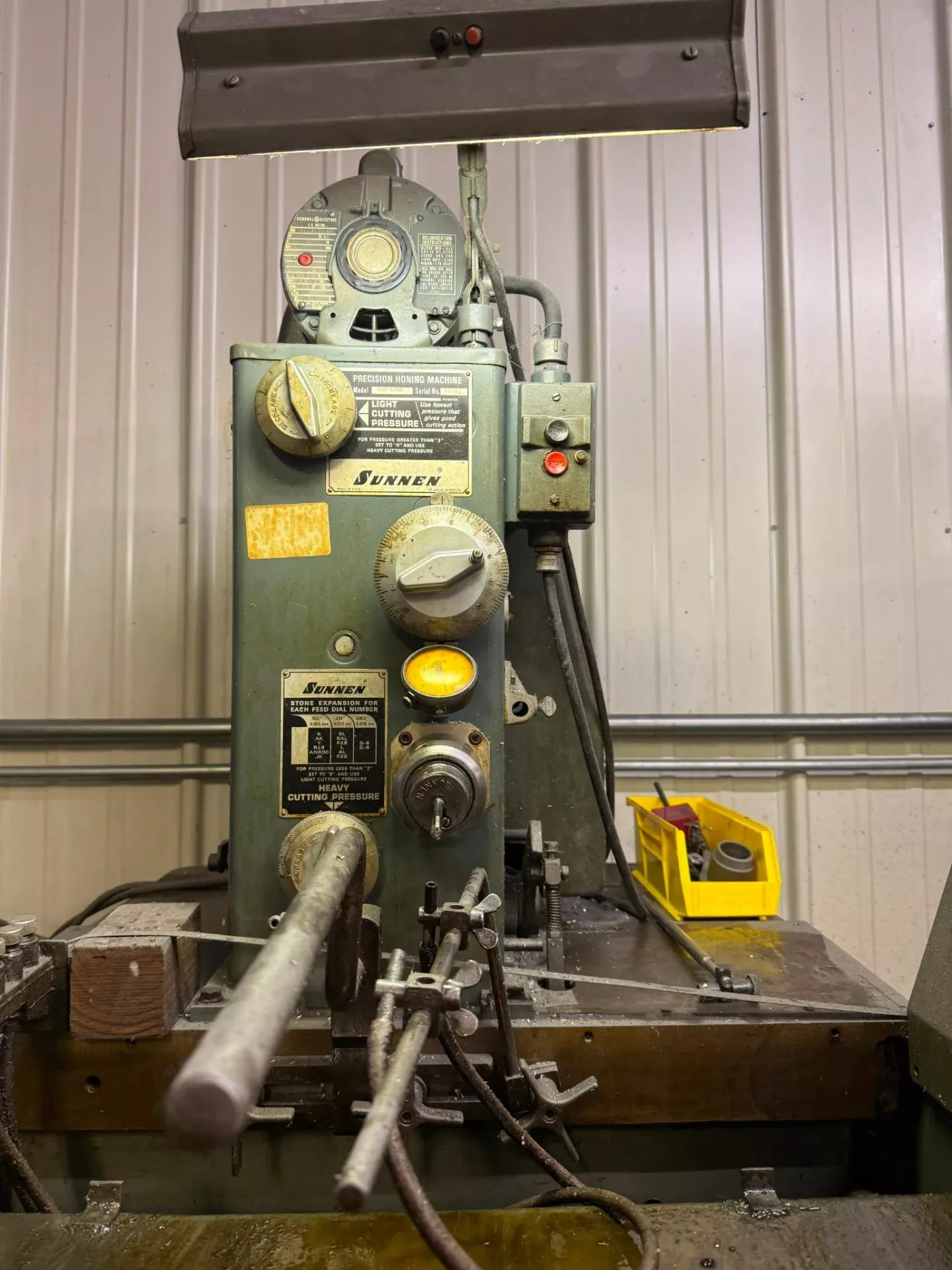 Sunnen #MBB-1660, 6.5" precision horizontal hone with tooling, self energized band type spindle brake - Image 4