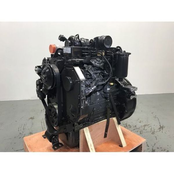 125 HP Cummins #4BT3.9, Engine, sound attenuated enclosure, 24 Volts, warranty, unused - Image 3