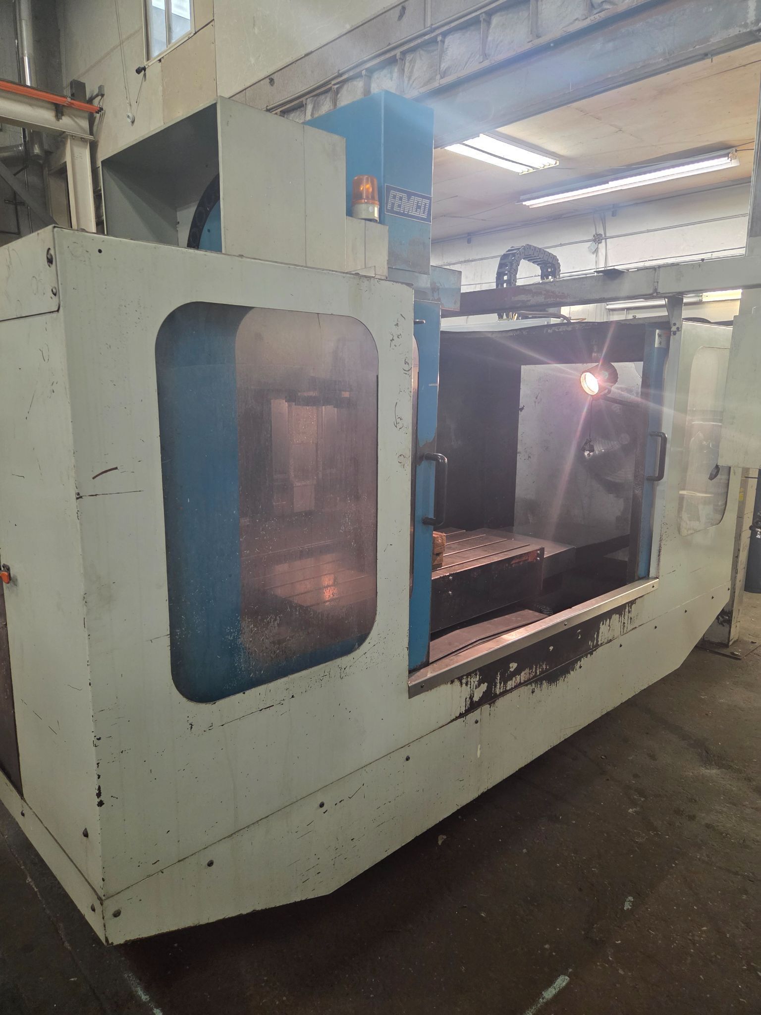 Femco #KFV-40, vertical machining center, 43" X, 22" Y, 22" Z, 10000 RPM, 51" x 21" table, 24 automatic tool - Image 6