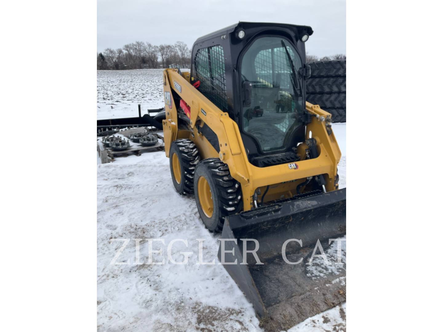 Cat 226D3, Skid Steer Loader, 235 hours, S/N: EK502753, 2024 - Image 2