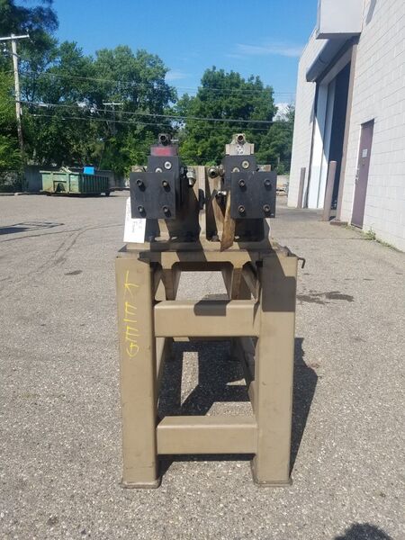 3.3 KIP (15kN), MTS, horizontal fatigue frame with dual 3.3 KIP actuators, 3000 psi, 20" btwn columns - Image 2