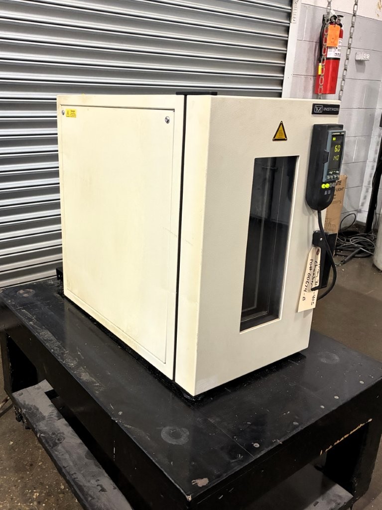 9.4" width x 9" D x 26" H Instron #3119-409, temperature test chamber for elevated & cooled testing, +480°F - Image 2