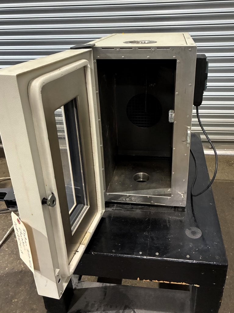 9.4" width x 9" D x 26" H Instron #3119-409, temperature test chamber for elevated & cooled testing, +480°F - Image 4