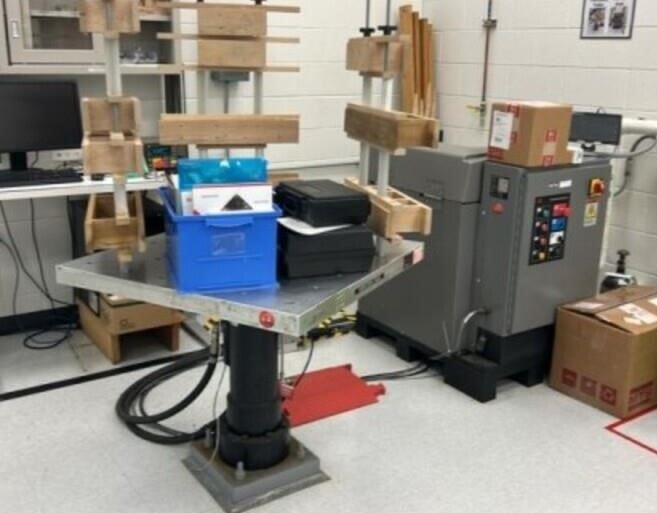 MTS Hydrostatic hydraulic actuator with LVDT, 6.5 KIP, 6" stroke area, 3000 psi, reconditioned & retrofitted - Image 1