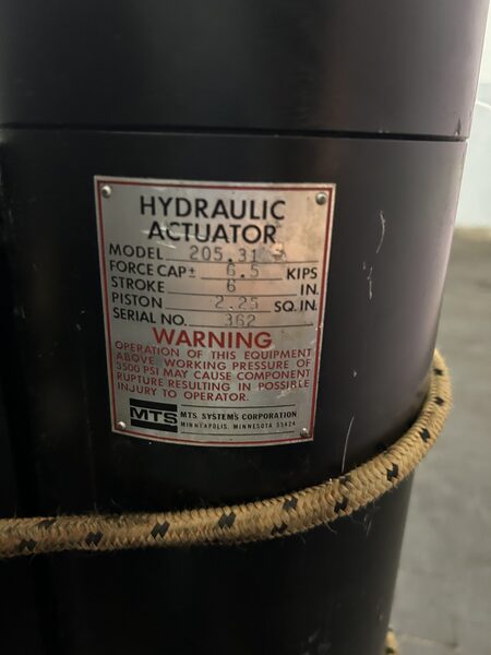 MTS Hydrostatic hydraulic actuator with LVDT, 6.5 KIP, 6" stroke area, 3000 psi, reconditioned & retrofitted - Image 4